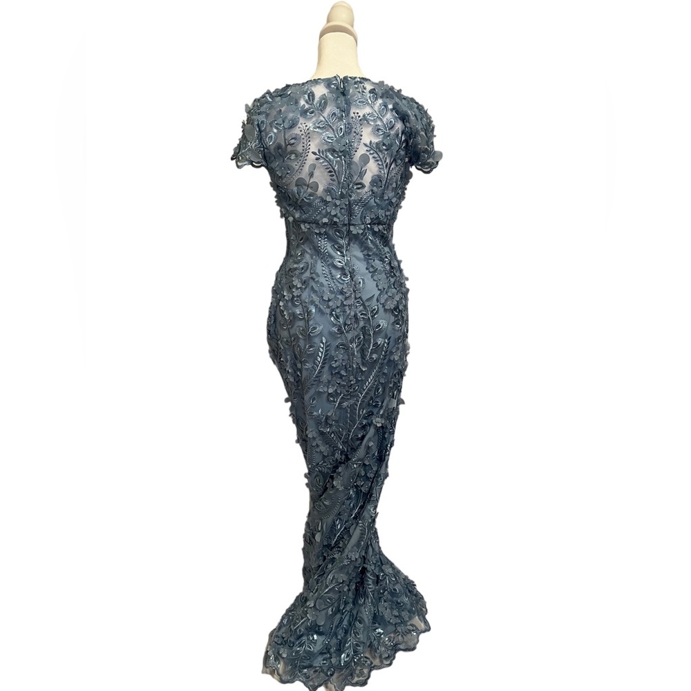 Carmen Marc Valvo Infusion Blue 3D scallop hem long dress. Excellent Condition.